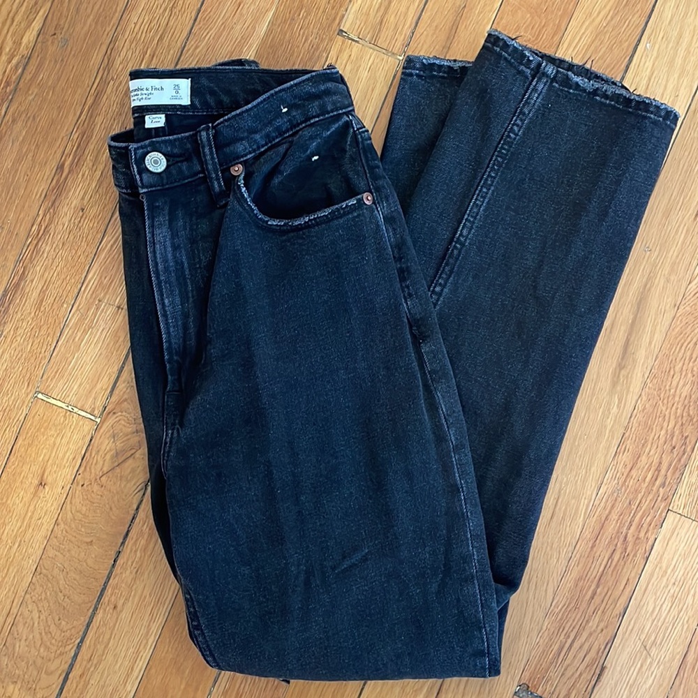 LIKE NEW Abercrombie Curve Love Ultra High Rise Ankle Straight Jean